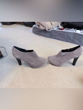 me too Gray Suede Heel Booties